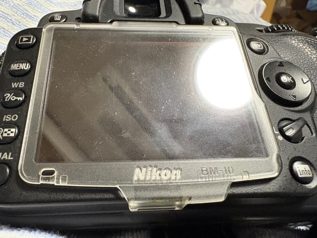 外箱付き　Nikon D90本体　バッテリー1本、ネックストラップ
