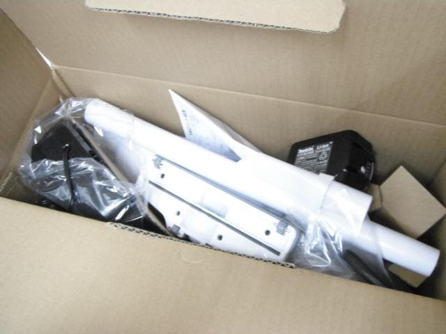 未使用品 マキタ 18V 充電式クリーナ CL181FDRFW