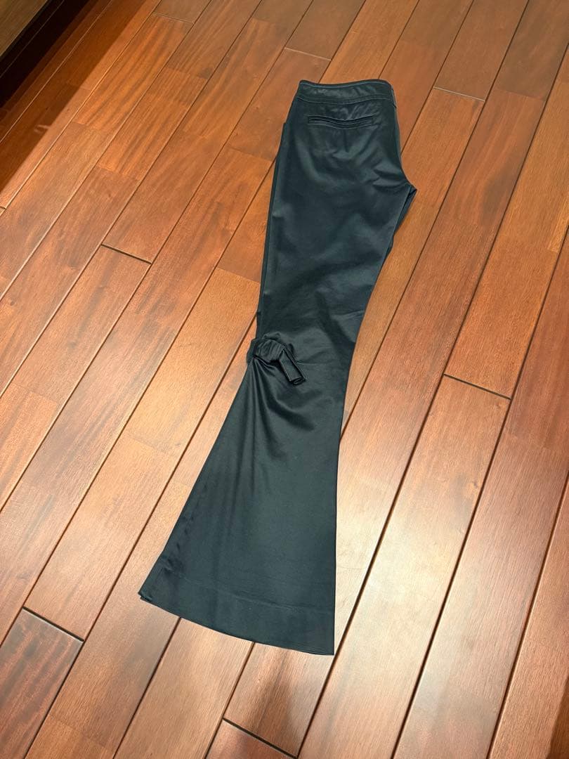 グッチ　トムフォード　フレアパンツ 膝リボン
