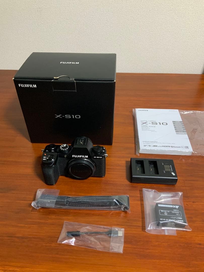 【付属品完備】Fujifilm X-S10 ミラーレスカメラ　美品