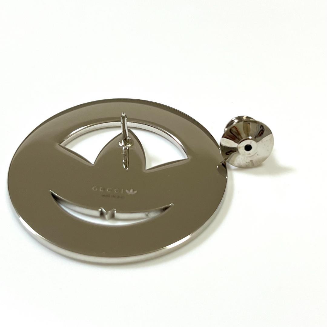 グッチ×アディダス　限定コラボ　トレフォイルロゴ　ピンバッジ