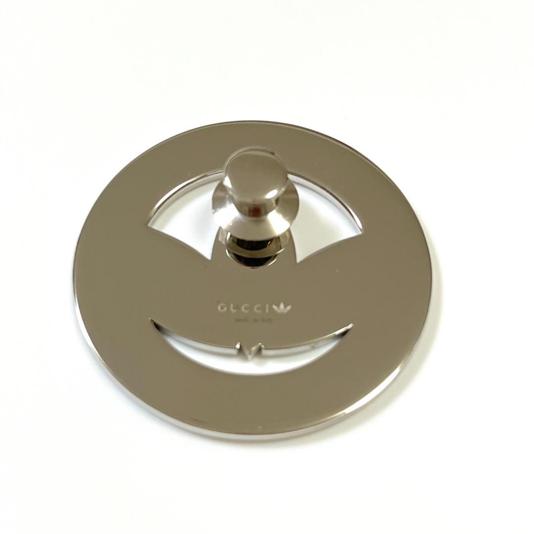 グッチ×アディダス　限定コラボ　トレフォイルロゴ　ピンバッジ