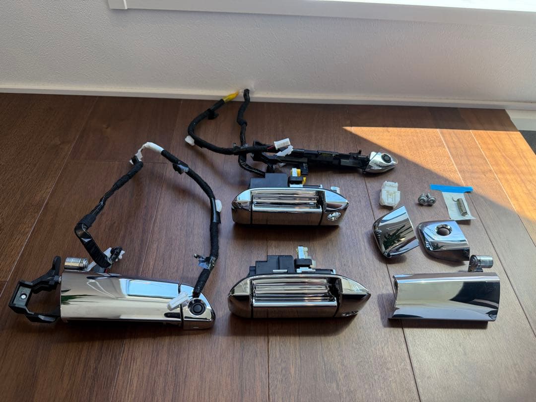 トヨタ現行ハイエース スーパーGL 純正ドアノブ一式 未使用