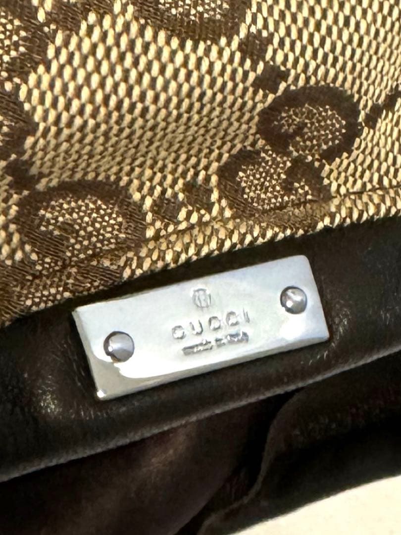 《美品》GUCCI ロゴ柄ベレー帽
