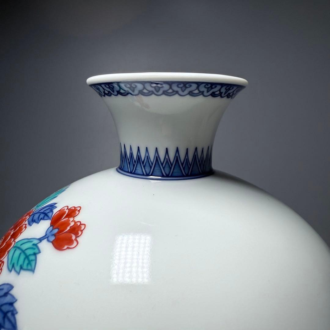 十三代　酒井田柿右衛門　錦菊花鳥文花瓶　十三代　今泉今右衛門　錦牡丹絵花瓶　二点