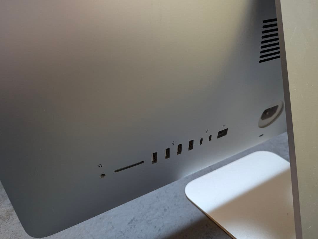 iMac 21.5インチ Retina 4K 8GB 1TB