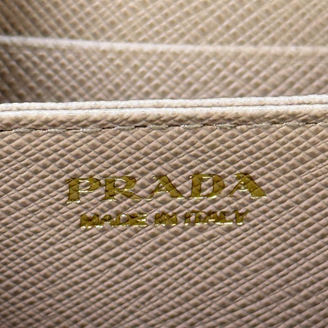 鑑定済み【 美品 】プラダ ケース ベージュ ゴールド金具 レザー 財布