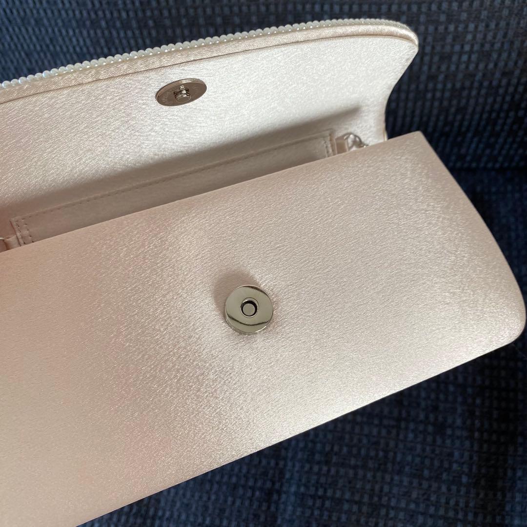 東京ソワール　ミニパールライン×プリーツデザイン　サテンフォーマルバッグ