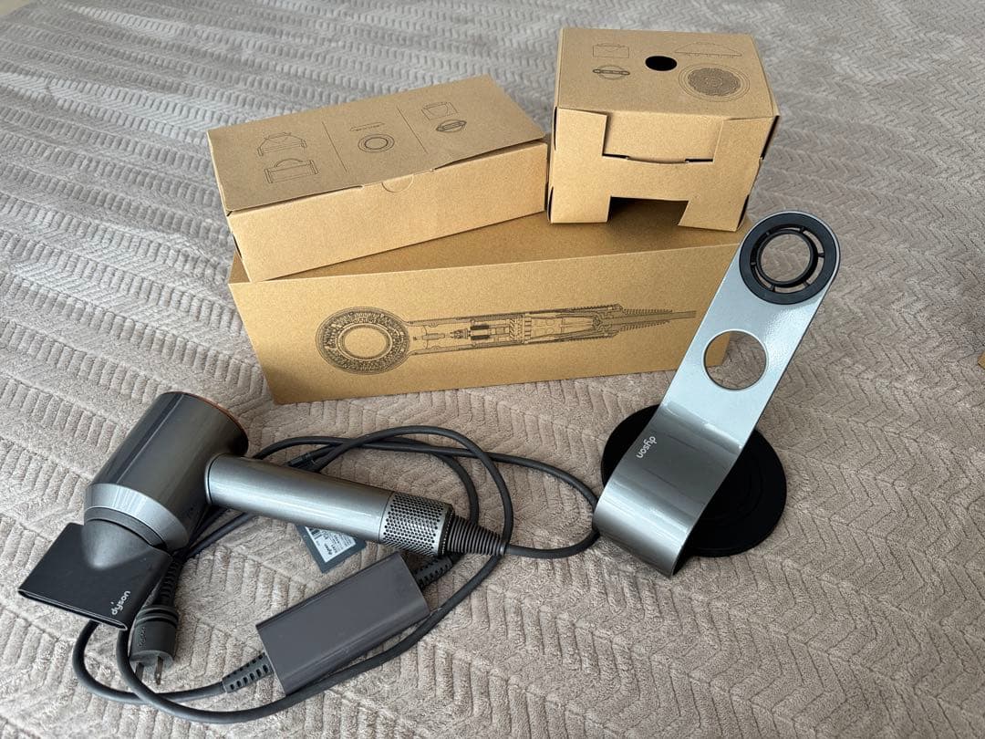 【12/26 AMまで】Dyson HD08 ヘアドライヤー　純正スタンド付き