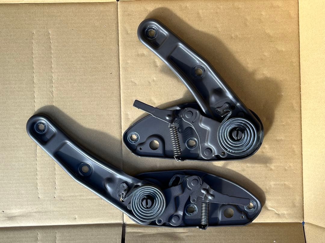 ランドクルーザー80 リヤシートリクライニング機能 ラチェットヒンジ左右セット