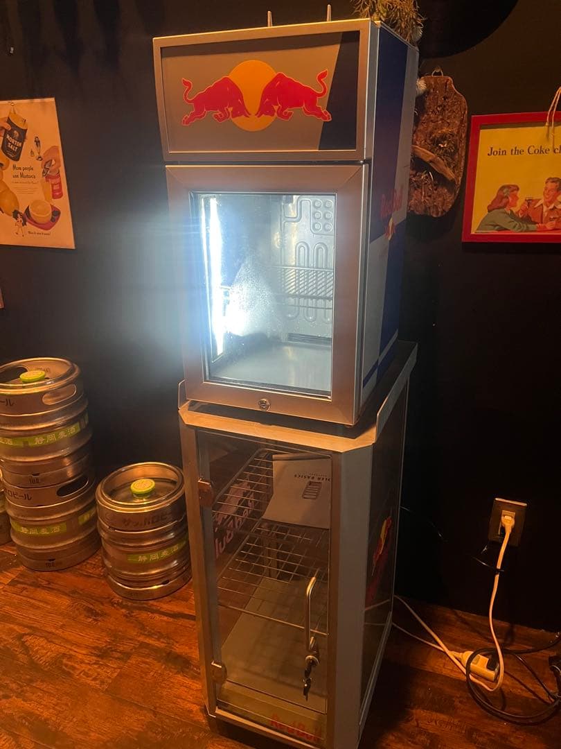 Red Bull エナジードリンク冷蔵庫　ショーケース付き
