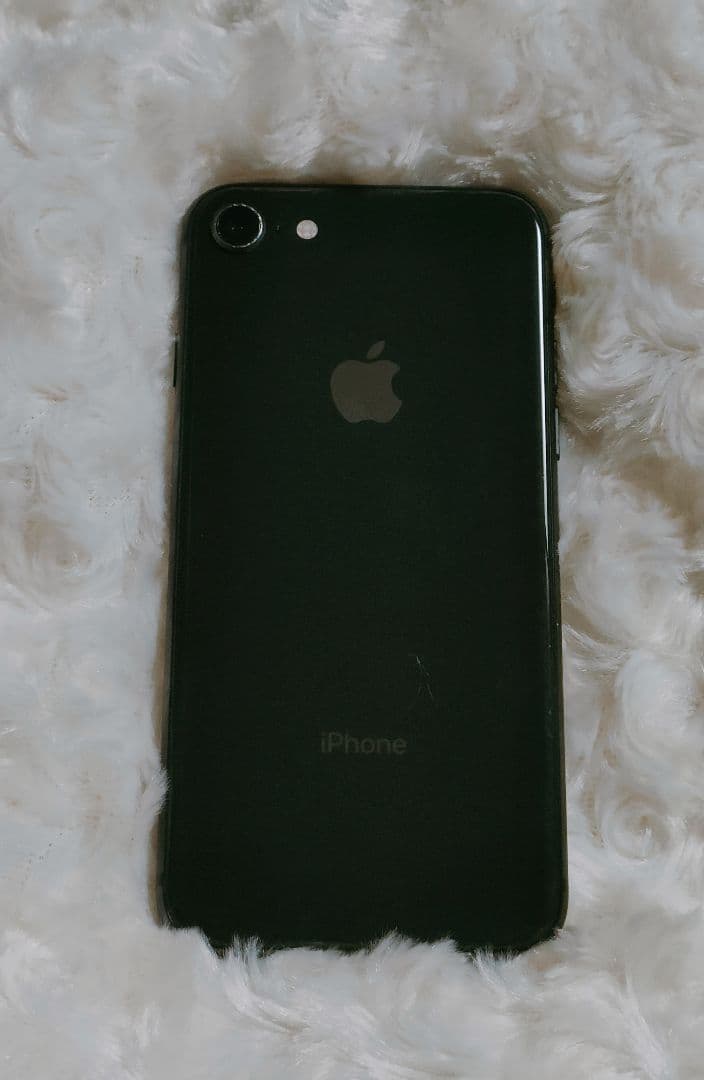 iPhone 8 本体 ・ simフリー ・ 64GB・ 中古