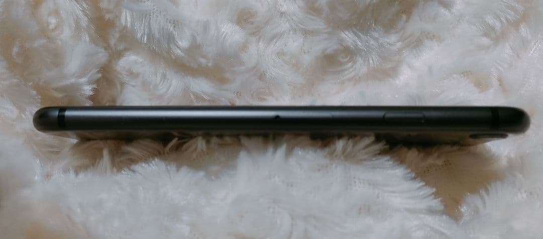 iPhone 8 本体 ・ simフリー ・ 64GB・ 中古