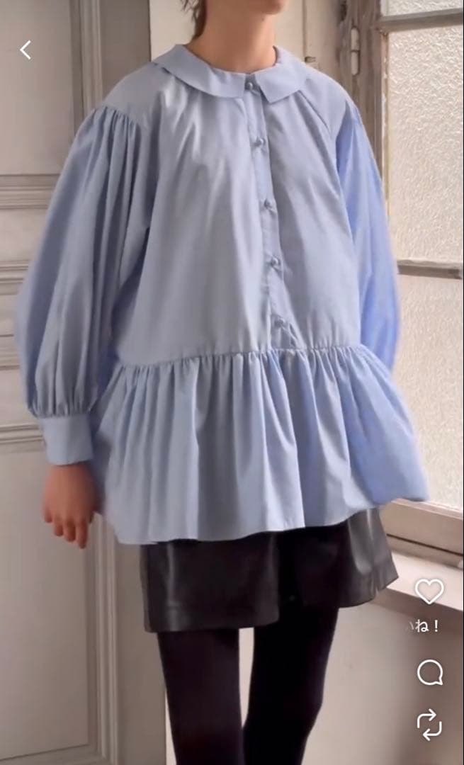 アンミヌ　ギャザーフレアブラウス（サックス）