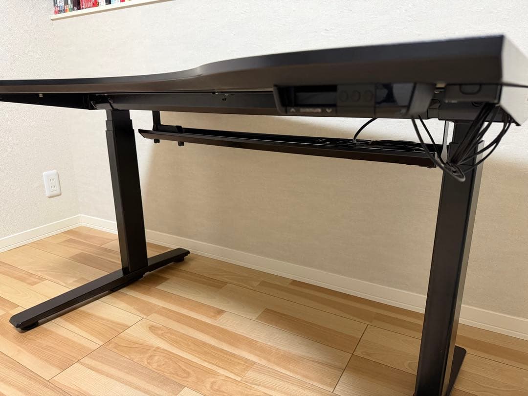 オカムラ ストライカー スイフト ワークデスク ラウンドスラントエッジ昇降デスク