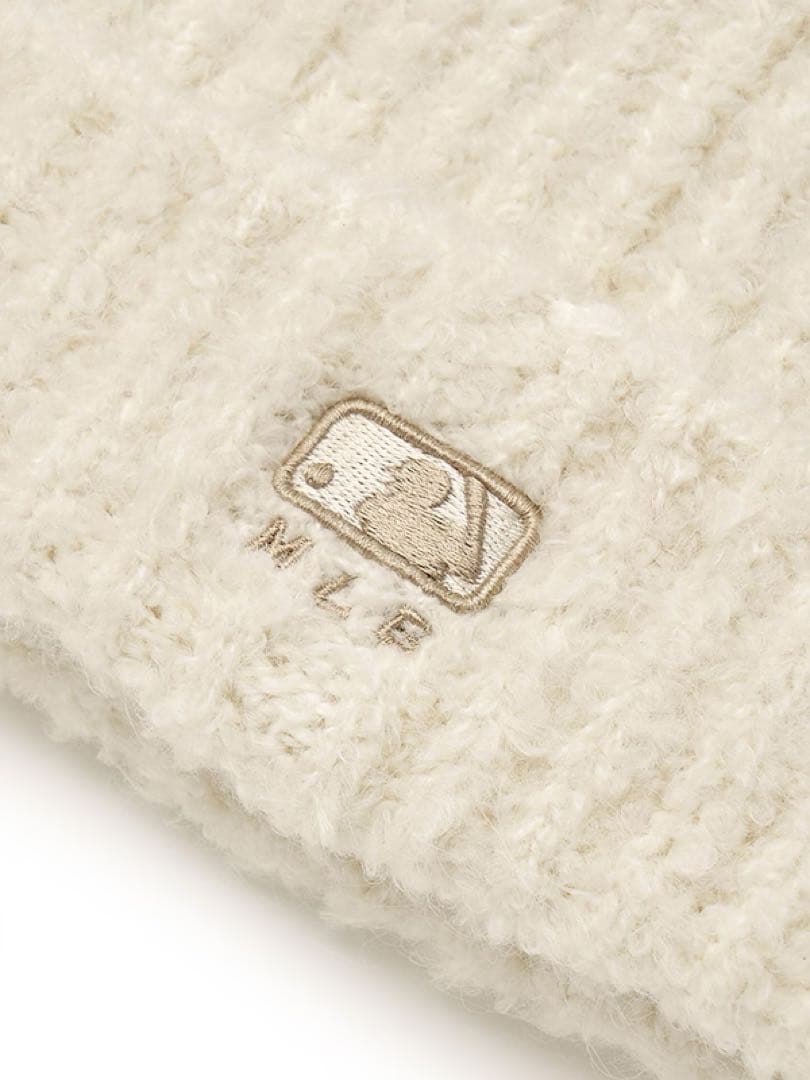 【新品】MLB 韓国限定 ビーニー 猫耳 ニット帽 カリナ着用 クリーム 紐なし