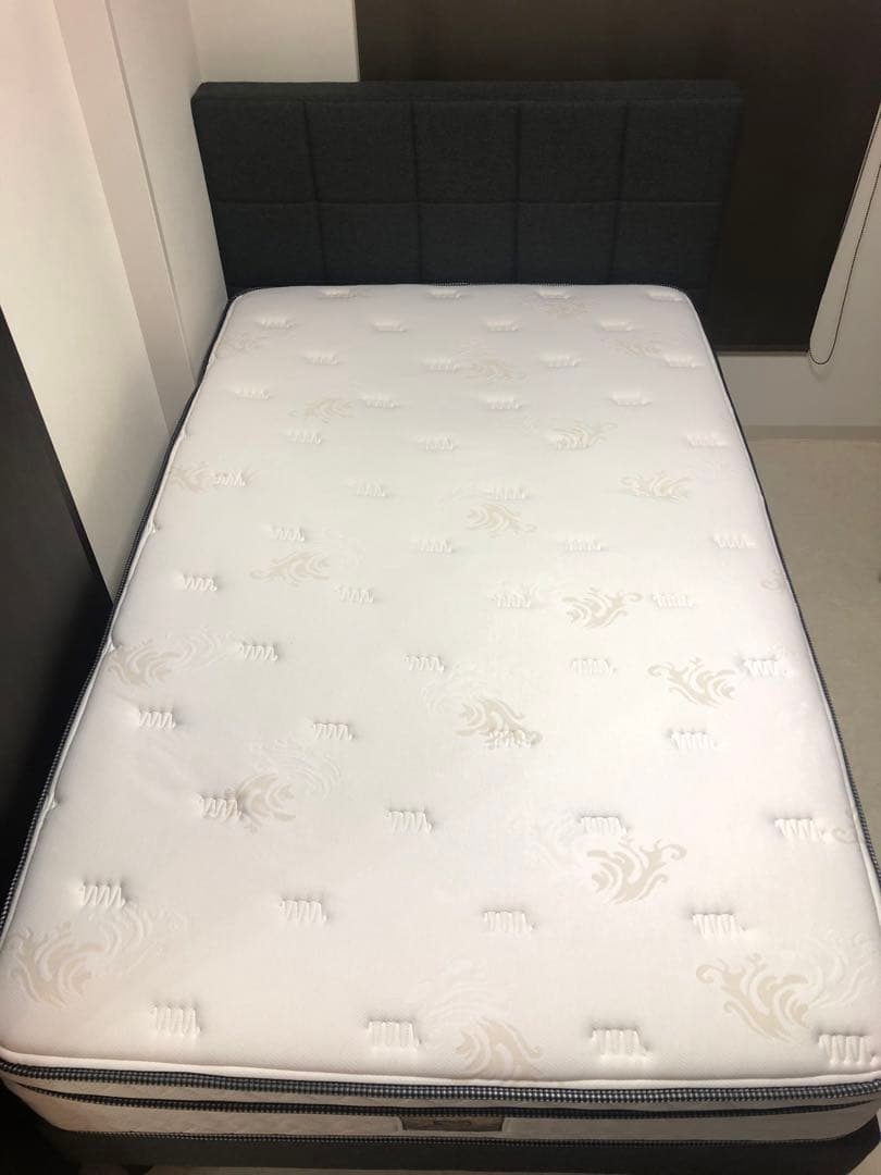 【美品】最高級Sealyセミダブルマットレス　ダブルマットレス