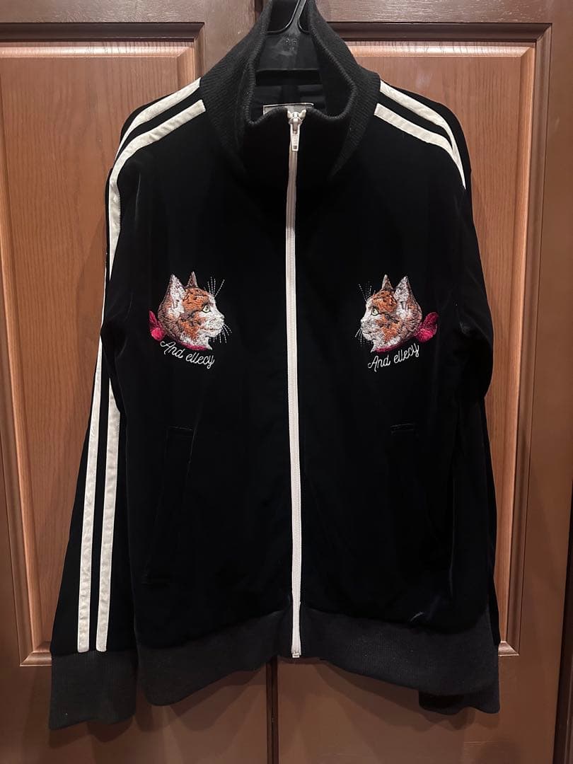 アンドエルシー 猫刺繍 ベロア ジャージ