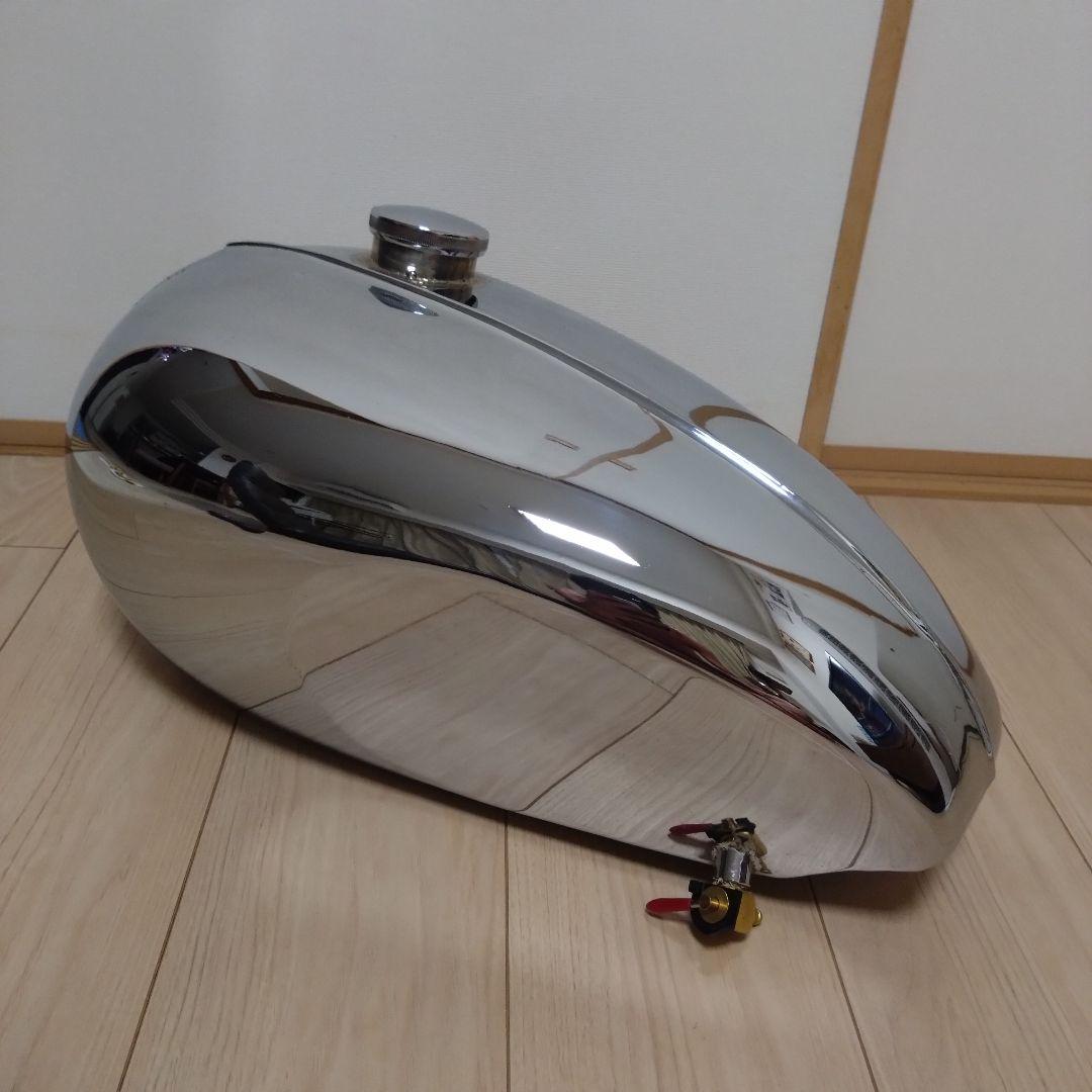 にょす ボンネビルタンク クロームメッキ仕上げ