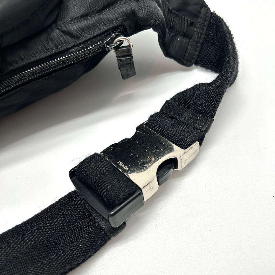 良品✨プラダ　ナイロン　ウエストポーチ　三角プレート　アクセサリー　2VL056