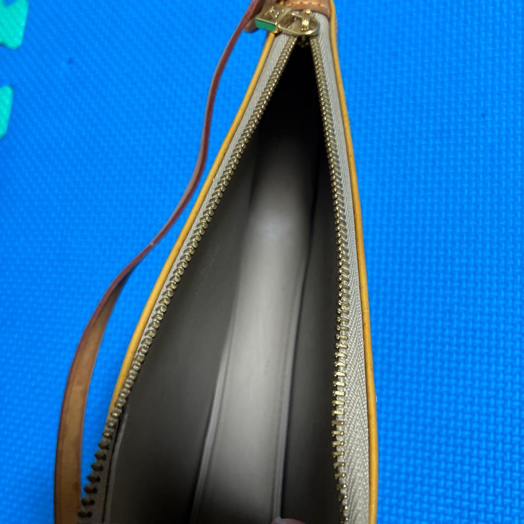 Louis Vuitton クラッチバッグ ベージュ