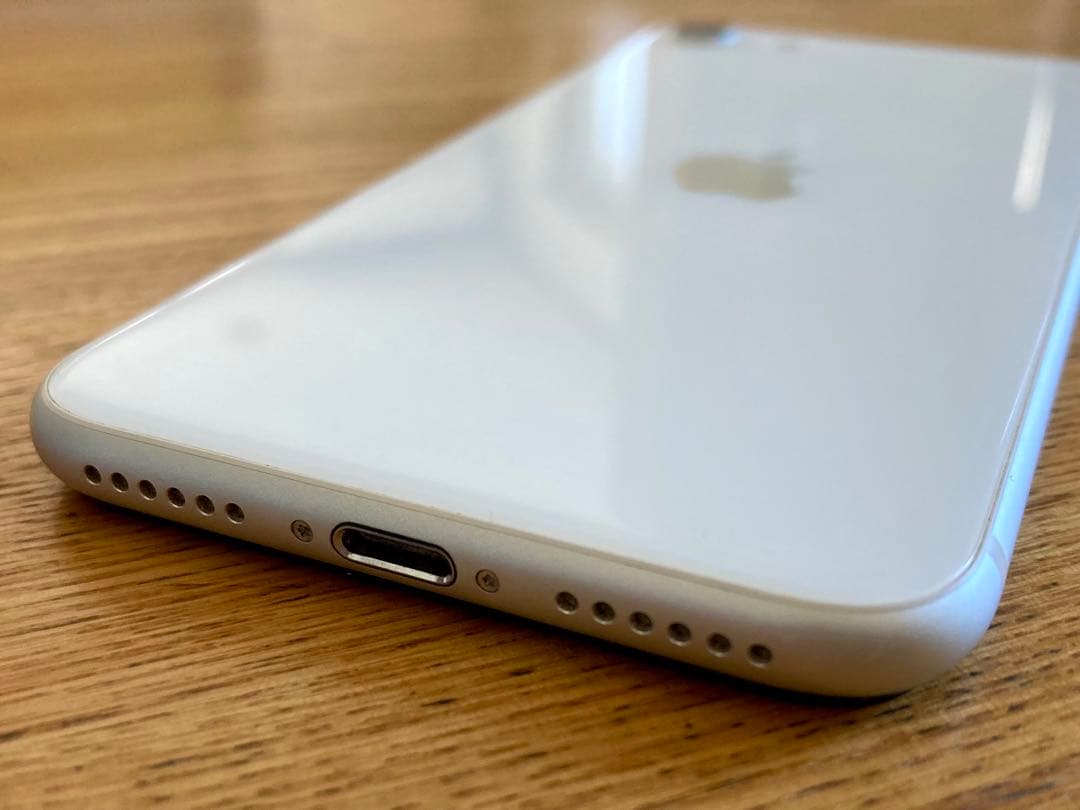 Apple iPhone SE（第2世代）64GB 美品