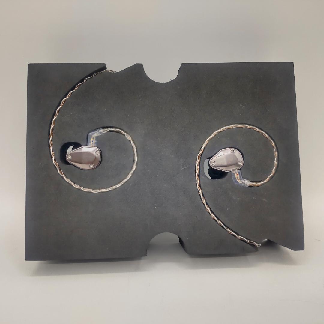 ★箱付　美品★ カイン Cayin YB04 BA4基搭載 インイヤー・モニター