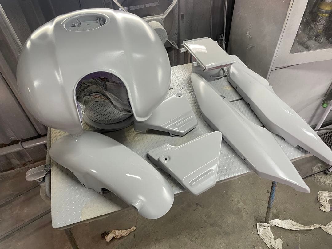 本日限定価格　xjr400 4HM 外装一式　サフ仕上げ　凹み無し　サビ無し