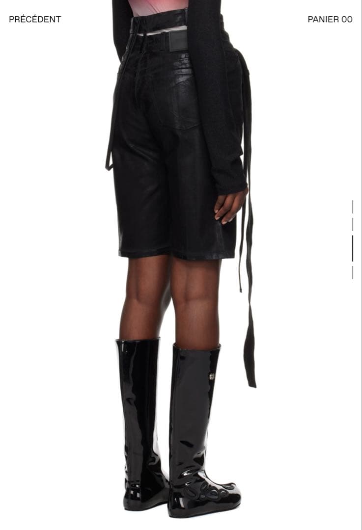 ブラックレザー風ハーフパンツ