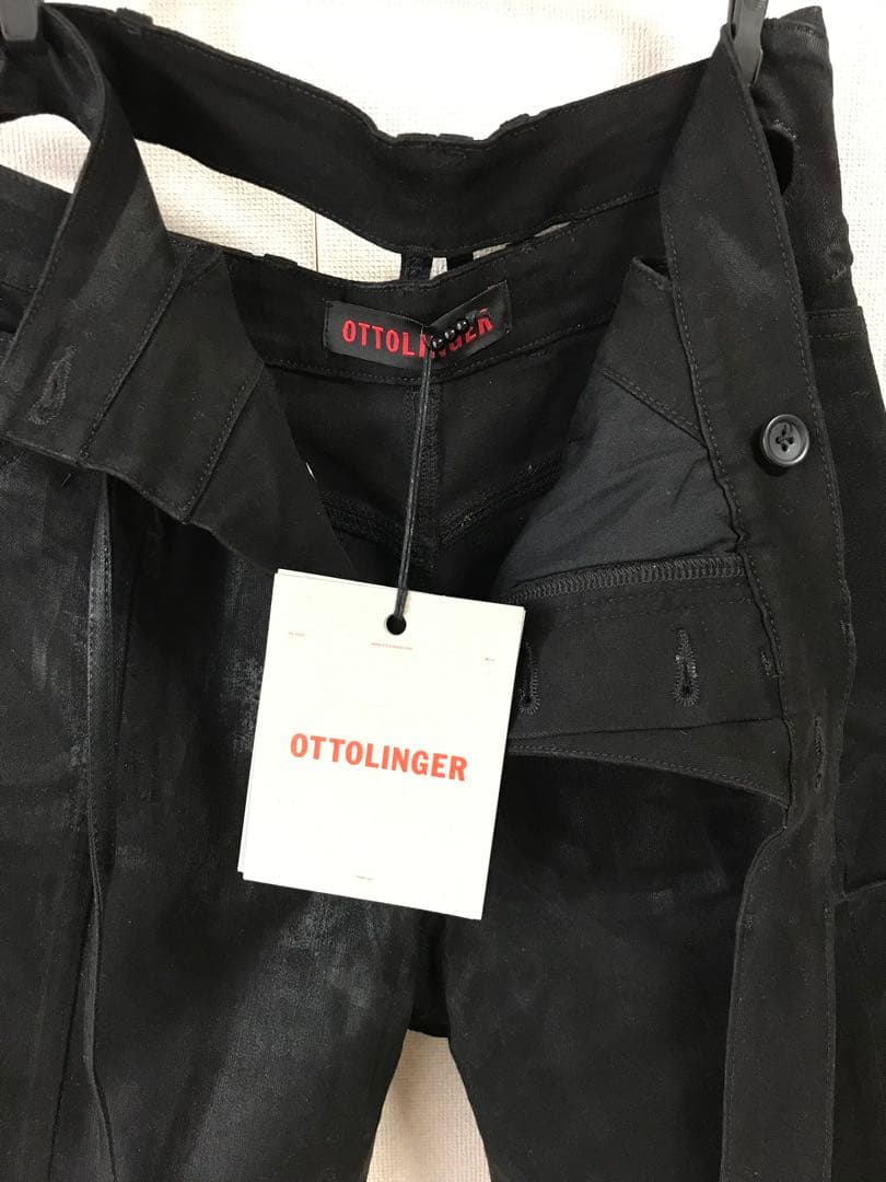 ブラックレザー風ハーフパンツ