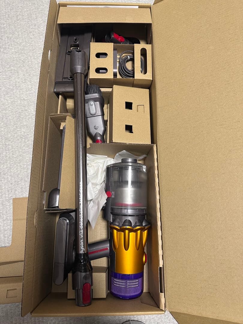 r*8様 Dyson V12 Detect 掃除機 本体と付属品