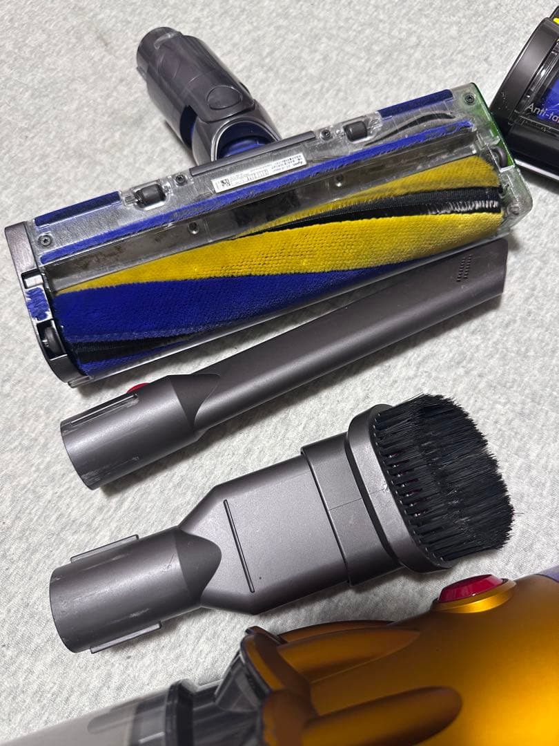 r*8様 Dyson V12 Detect 掃除機 本体と付属品