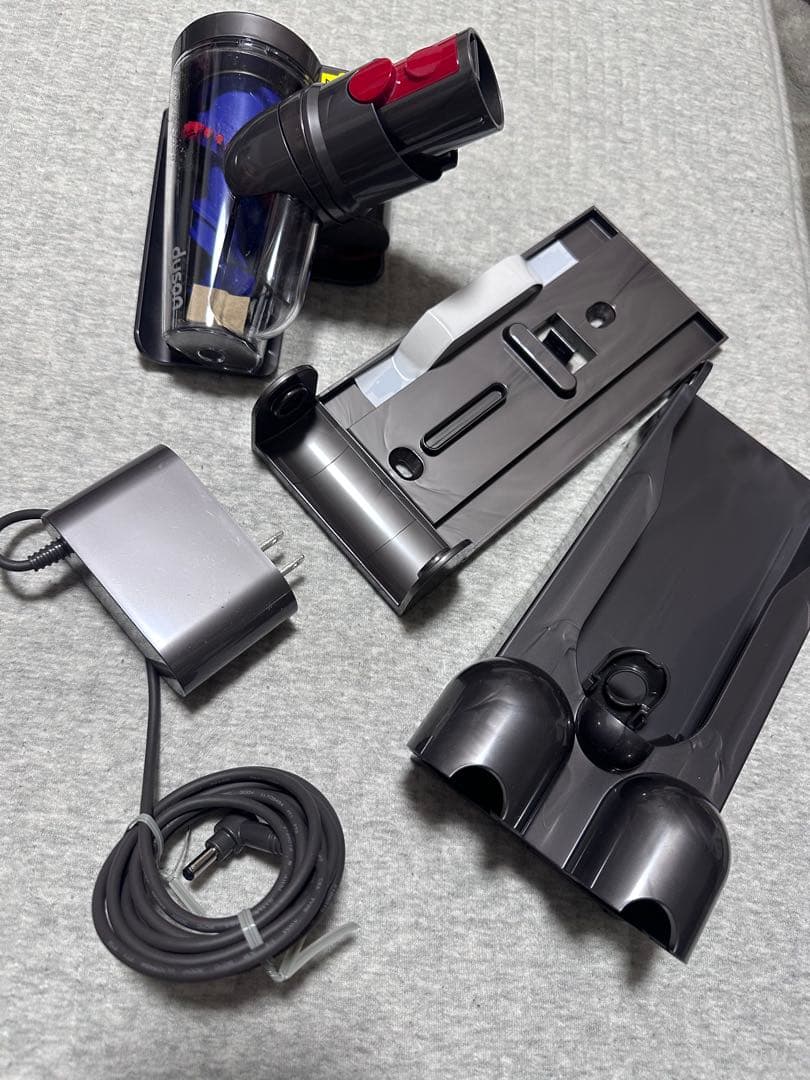 r*8様 Dyson V12 Detect 掃除機 本体と付属品