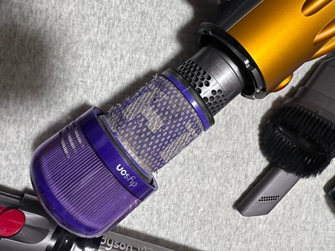 r*8様 Dyson V12 Detect 掃除機 本体と付属品