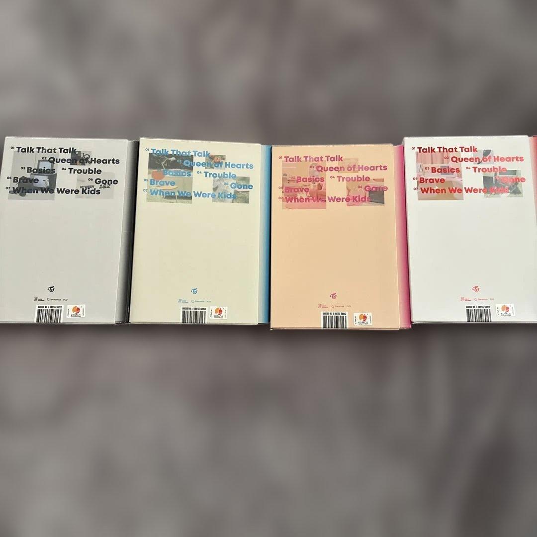 TWICE グッズ　アルバム キーホルダー カード