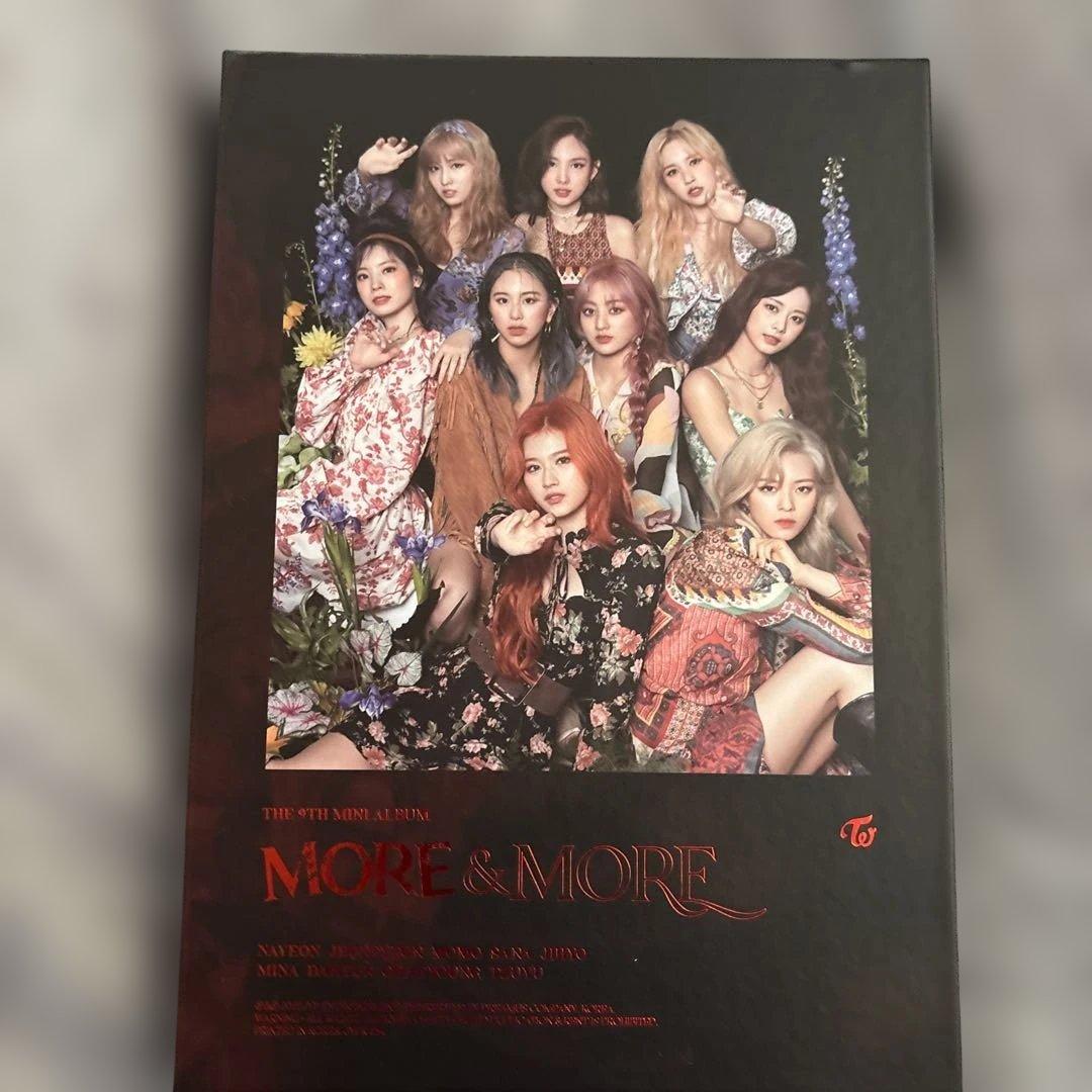 TWICE グッズ　アルバム キーホルダー カード