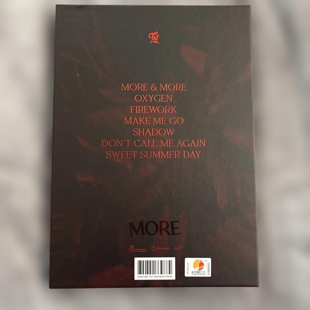 TWICE グッズ　アルバム キーホルダー カード