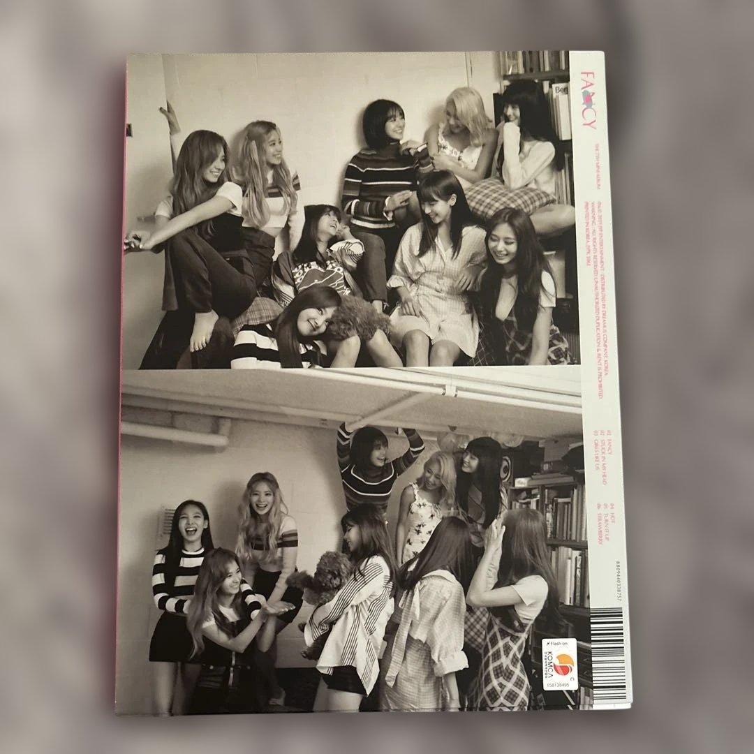 TWICE グッズ　アルバム キーホルダー カード