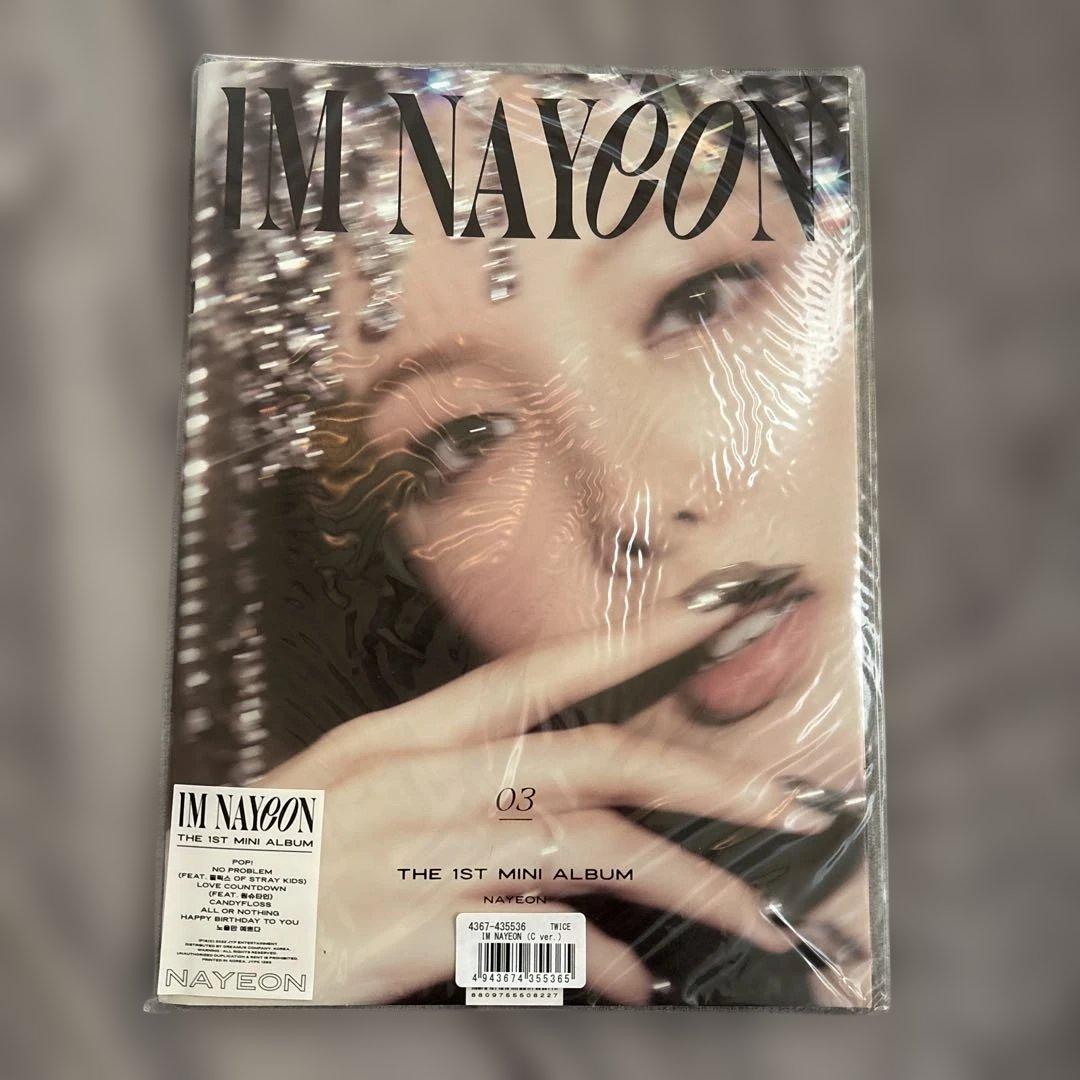 TWICE グッズ　アルバム キーホルダー カード