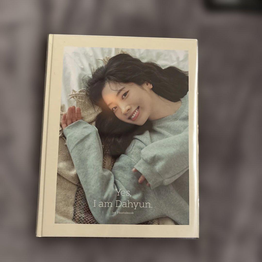 TWICE グッズ　アルバム キーホルダー カード