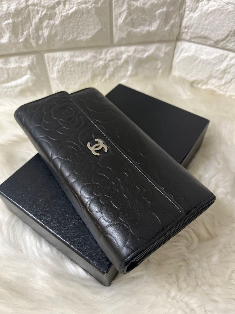 【みや】CHANEL カメリア フラワーエンボス レザー 長財布