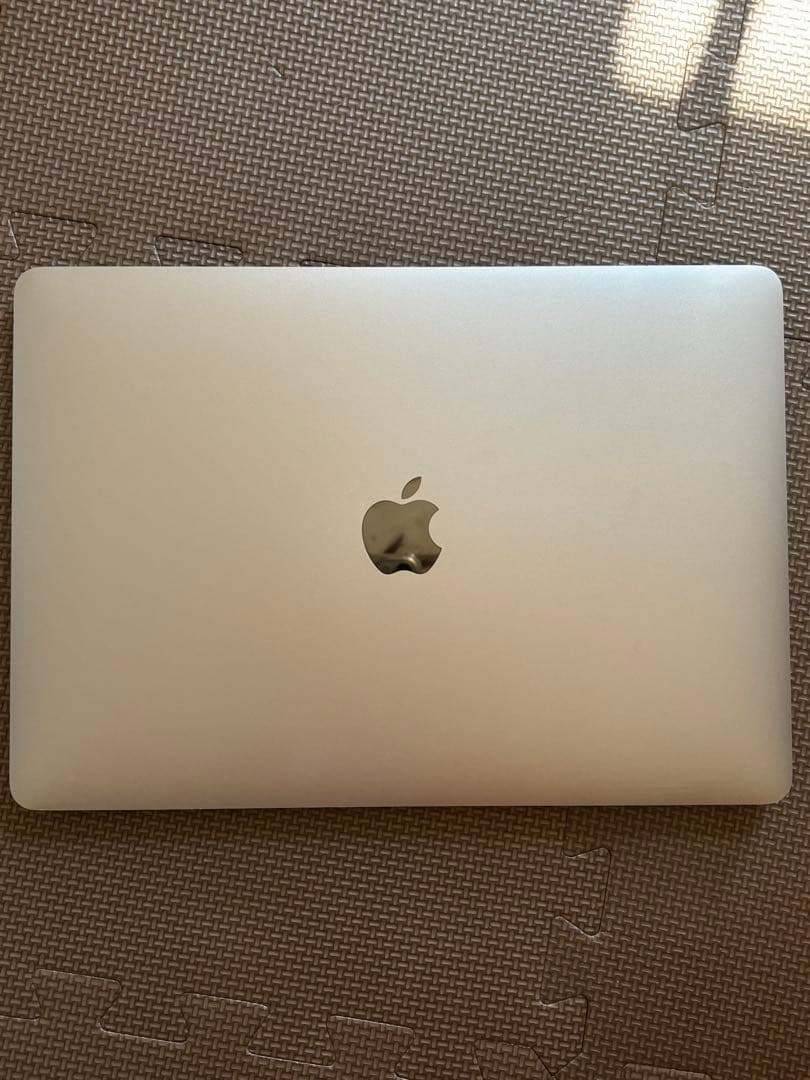 Apple MacBook Air 2020 M1 本体【充電器付き】