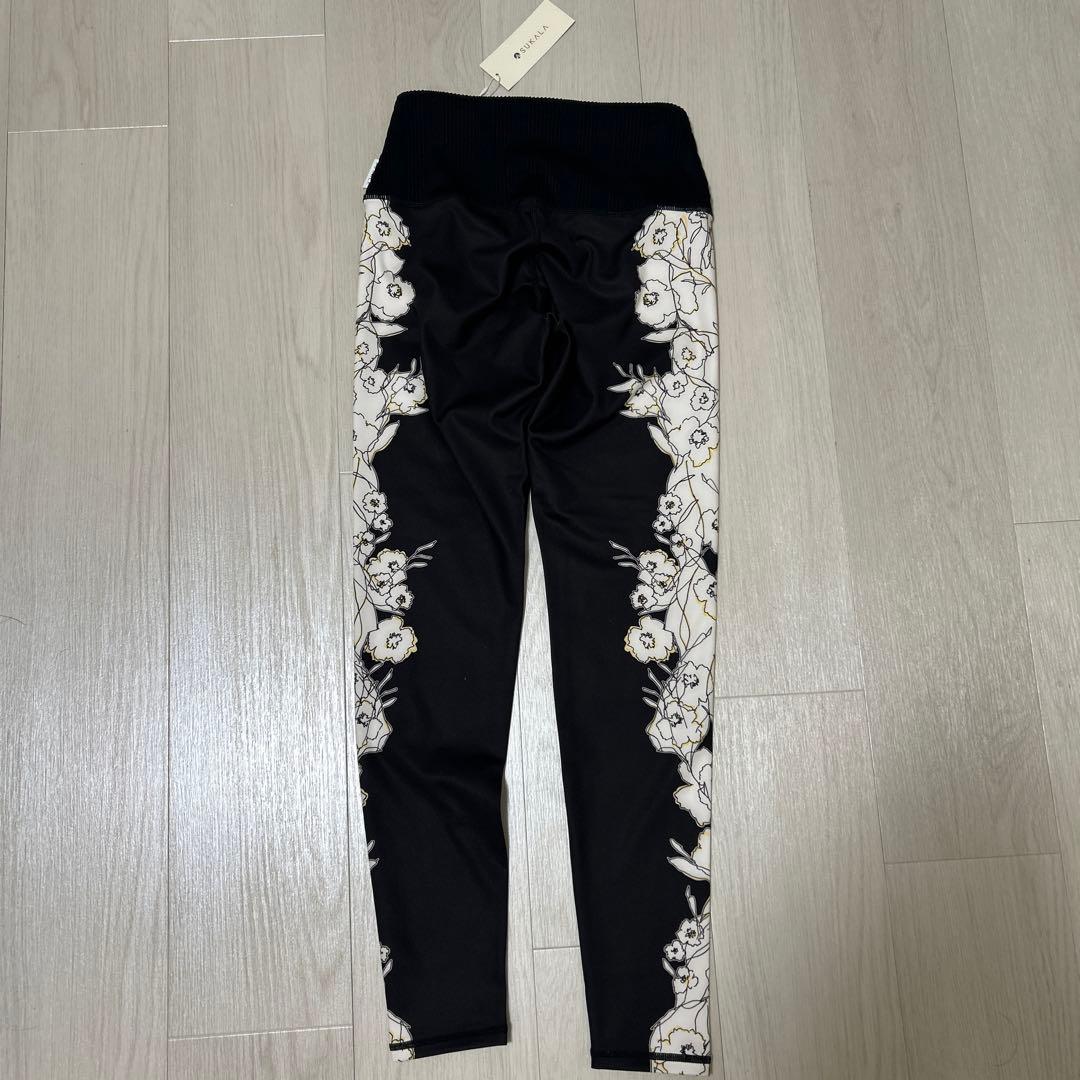 SUKALA 花柄ブラックヨガレギンス Sサイズ