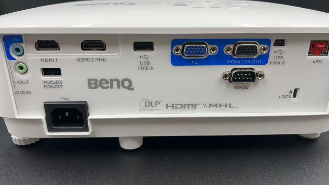 BenQ DLPプロジェクター MH733