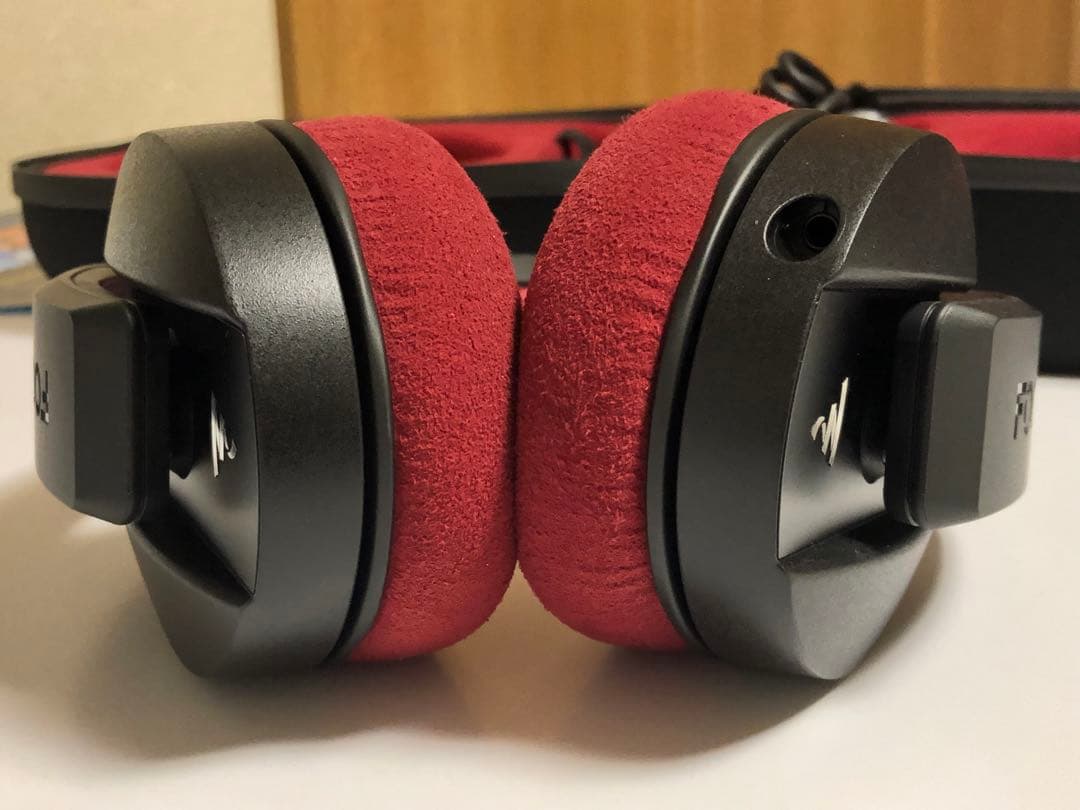 Focal Listen Professionalリケーブル可能ヘッドホン