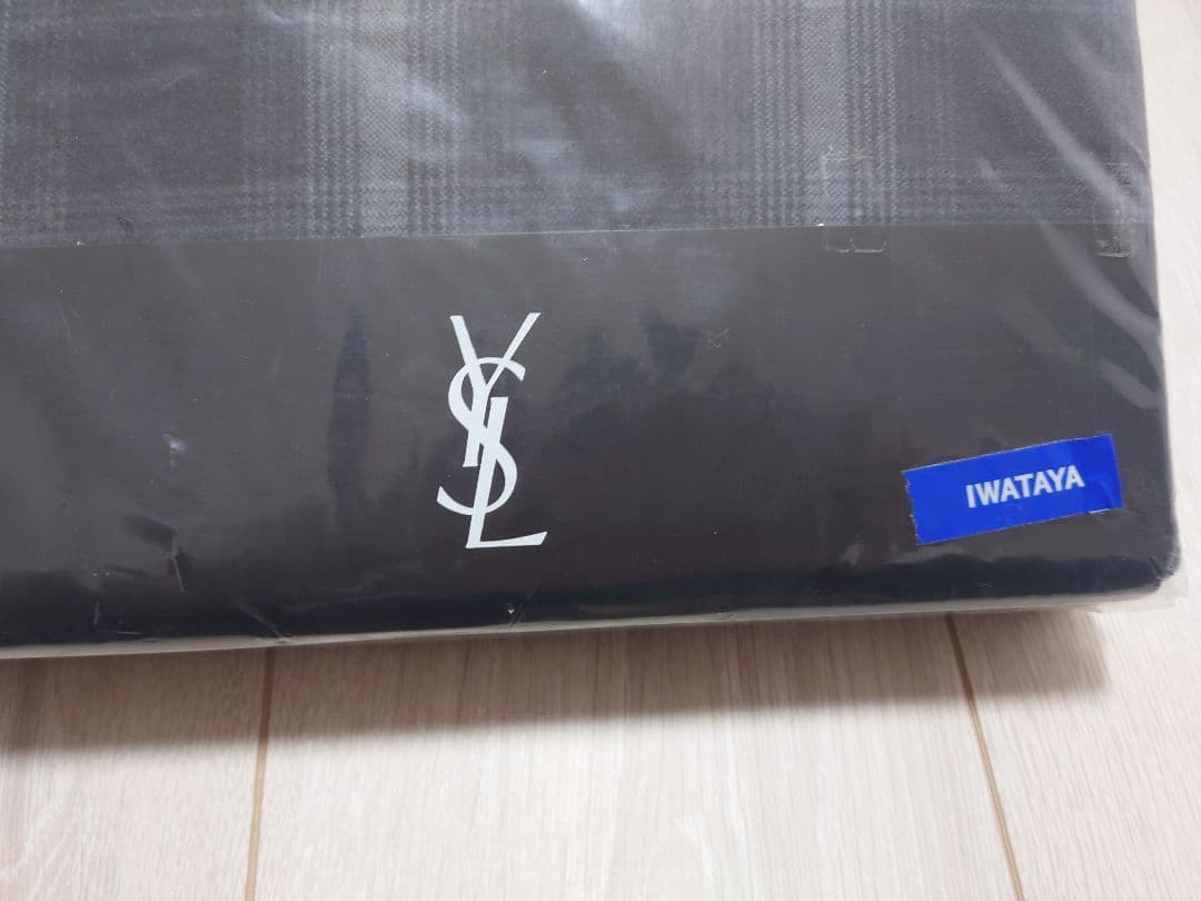 【ちむちむちぇりー】　イヴサンローラン　掛け布団カバー