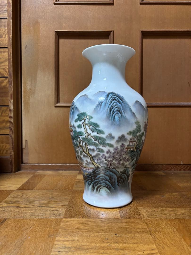 白磁 花瓶 山水図 乾隆年製銘 高さ35cm 胴径18cm 中国風 飾り壺