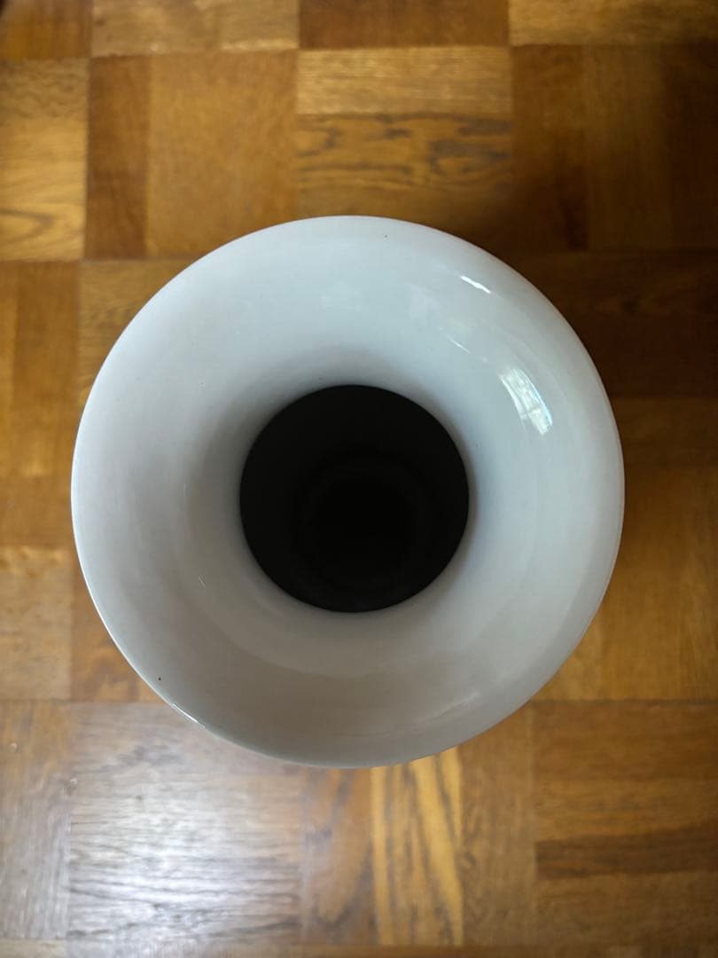 白磁 花瓶 山水図 乾隆年製銘 高さ35cm 胴径18cm 中国風 飾り壺