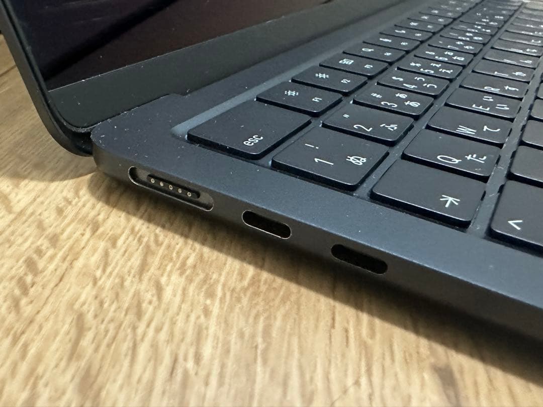 画面割れMacBookAir M2 2022 13.6 8G 256ミッドナイト