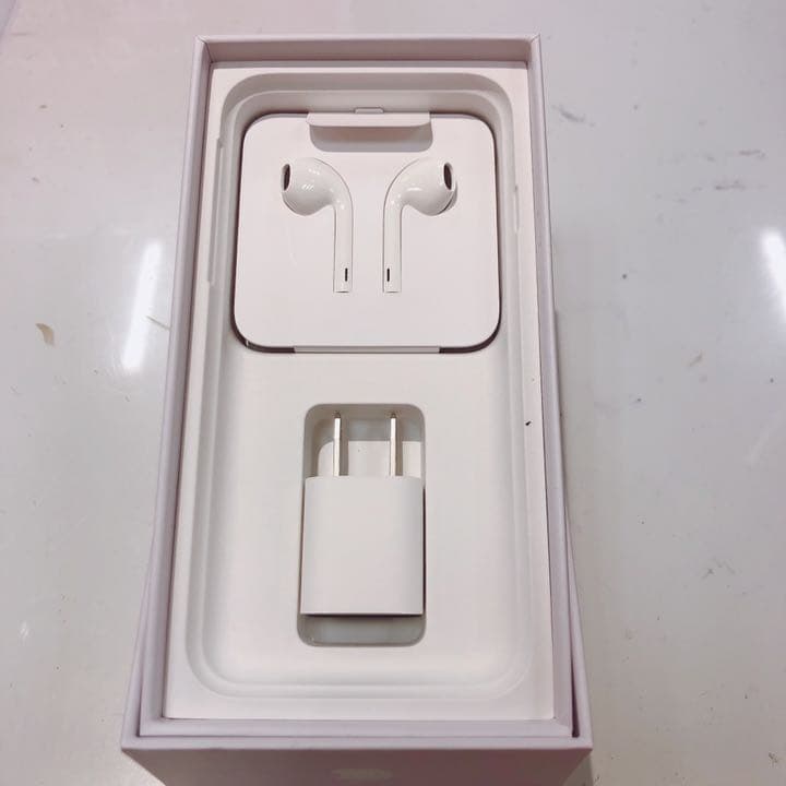 iphone8 64GB シルバー auのみ。